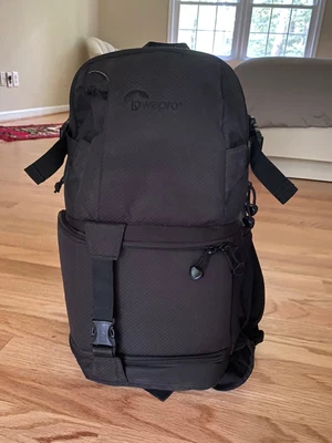 Bolsa Lowepro para viajar, acampar y muchos más... Tiene lugar para tu cámara. Foto 1 de 4