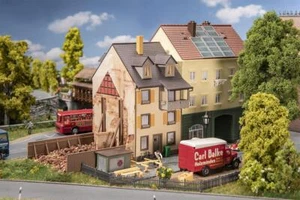FALLER 130692 Old town house with board fence 1:87 H0 Gauge # NEW in OVP # - Bild 1 von 3