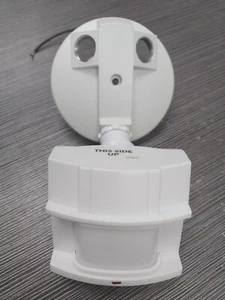 Defiant 180 Degree White Motion-Sensing Outdoor Security Sensor 703 499 - Picture 1 of 2