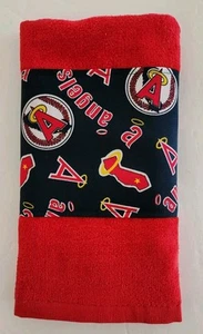LOS ANGELES ANGELS OF ANAHEIM GOLF TOWEL 18" X 11" w/ HOOK - Picture 1 of 2