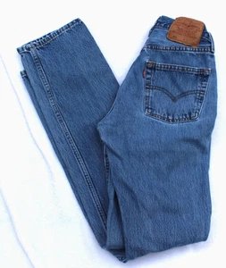 Vintage Levi's 501 Damenjeans 26 x 33 (Etikett 28 x 34) Knopfleiste Denim USA 2000 LOCH - Bild 1 von 15