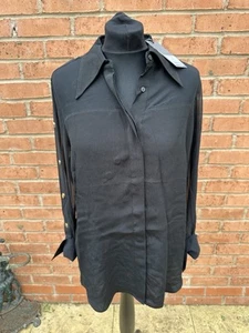 Neuwertiges schwarzes Hemd/Bluse mit geknöpften Ärmeln aus Samt Größe Medium neu mit Etikett - Bild 1 von 9