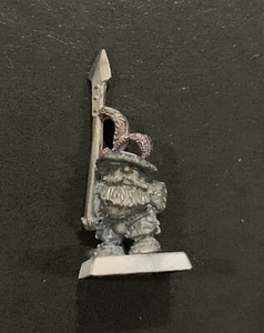 Cittadella Warhammer classico anni 80 predone reggimento nano sergente comando lancia - Foto 1 di 2