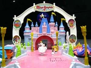 Disney Magic Kingdom SHOWTIME CELEBRATION CASTELLO CENERENTOLA PLAYSET MUSICALE - Foto 1 di 6