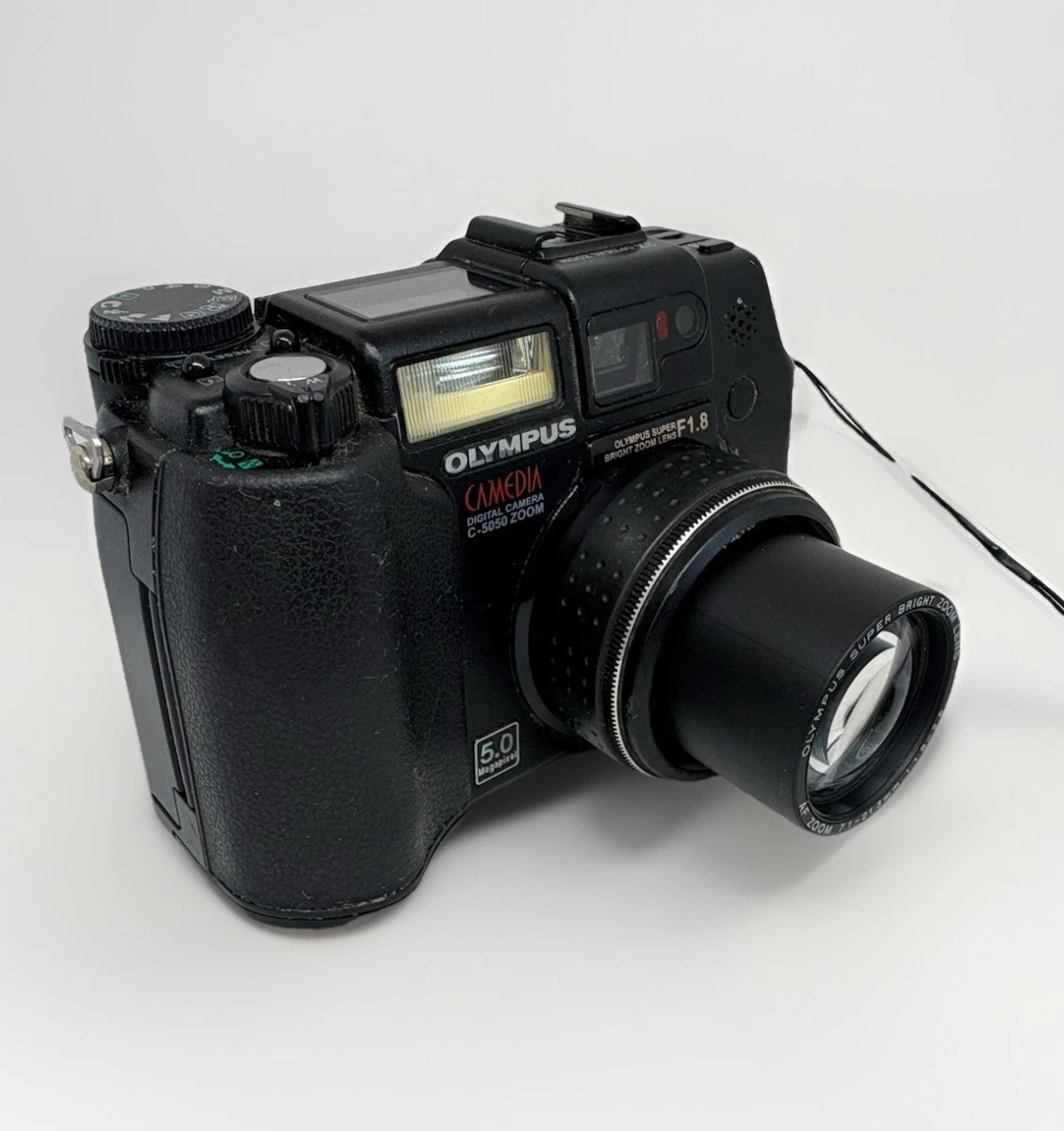 OLYMPUS C-5050 ZOOM デジタルカメラ Olympus C-5050 Zoom 5-megapixel digital camera at Crutchfield