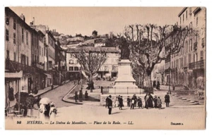 POSTAL VINTAGE DE HYERES FRANCIA FOLKS AT PLACE DE LA RADE 110520 P - Imagen 1 de 2