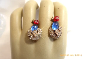VINTAGE RED & BLUE GLASS BABY BIRDS IN A RHINESTONE SHELL PINS SET - Picture 1 of 5