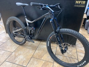 Giant Mountain Bike 27.5 in Wheel Bikes 