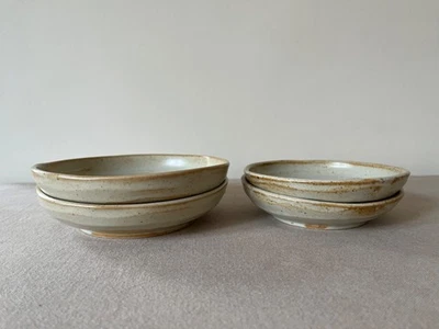 КОРЕЙСКАЯ КЕРАМИКА РУЧНОЙ РАБОТЫ Набор из 4 Бежевых Брошенных Руками Мелких Банчан Блюда - Изображение 1 из 4