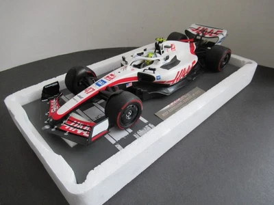Modellautos Formel 1 1:18 Minichamps Haas F1 Team  117220147 - Bild 1 von 3