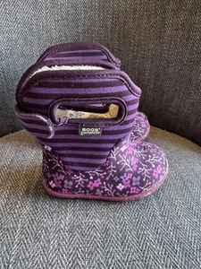 Baby Mädchen Regenstiefel Bogs lila rosa Blumen Größe 4 - Bild 1 von 10