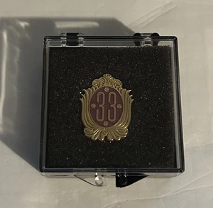 Disney Club 33 Disneyland Logo Anstecker Boxed Pin - Bild 1 von 4