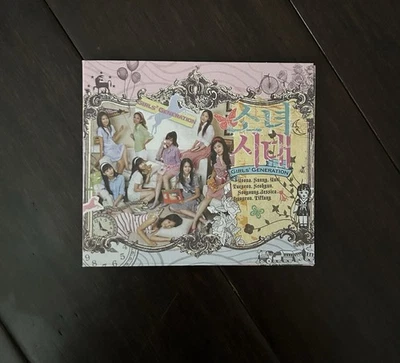Girls’ Generation Into The New World 2007 Used Korean CD Photobook — 第 1/4 张图片