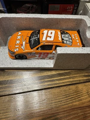 Raro autografiado Daniel Suárez 1:24 diecast car #19 ARRIS Michigan ganar Foto 1 de 4