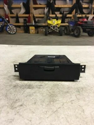 OEM 2004 KIA OPTIMA TABLERO NEGRO COMPARTIMENTO DE ALMACENAMIENTO CUBÍCULO DEBAJO DE LA RADIO Foto 1 de 2