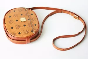 MCM Germany Vintage Schultertasche und Umhängetasche Visetos Cognac Braun Oval - Bild 1 von 17