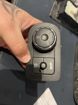 *Camioneta Chevrolet 2006-2011 - Interruptor de control de tracción del faro OEM Foto 1 de 2