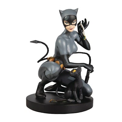 AMZ MCFARLANE DC DIRECT DESIGNER SERIES CATWOMAN BY STANLEY ARTGERM LAU STATUE - Image 1 of 4