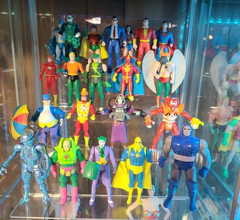 Vintage 1984 Lot of 21 Kenner DC Super Powers Figures Justice League Toys Cover
