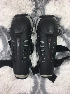 Fox Racing Youth Black Titan Race Dirt Bike Knee/Shin Guards 2022 MX ATV - Picture 1 of 4
