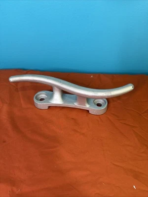 Botín Seachoice de 15 pulgadas de aluminio fundido en forma de "S" para barcos y muelles PN-30780 Foto 1 de 4