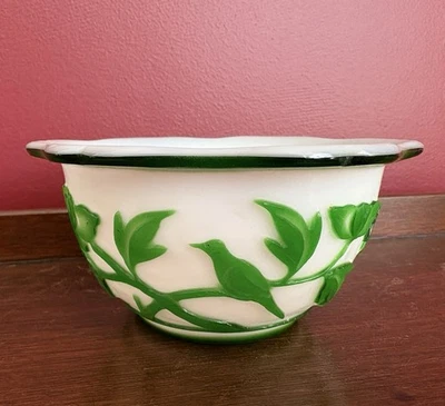 Antiguo cuenco de vidrio camafeo tallado verde de vidrio de Pekín pájaro flor mariposa Foto 1 de 4