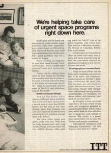 Anuncio impreso vintage 1969 ITT Estamos ayudando a cuidar los programas espaciales papá niños - Imagen 1 de 2