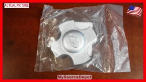Hyundai,Center Cap,2001,2002,XG300,XG350,529601C300,CENTER CAP - Picture 1 of 3