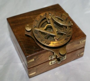 Viktorianischer Kompass mit Sonnenuhr in Geschenkbox aus Holz Orientierung - Bild 1 von 4