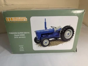 Tractor FORDSON SUPER DEXTA diésel versión EE. UU. UNIVERSAL HOBBIES 2902 ESCALA 1:16 - Imagen 1 de 15