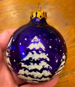 Vintage Vetro Buon Natale Viola Ornamento Rotondo Bianco Stencil Alberi - Foto 1 di 2