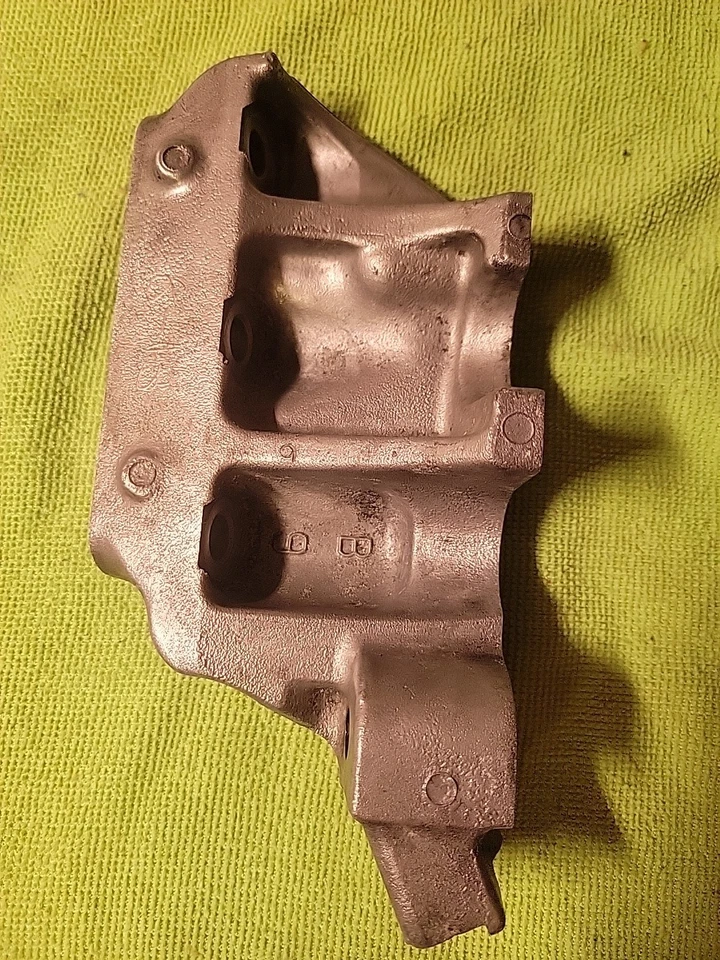 2002 - 2011 TOYOTA CAMRY RIGHT ENGINE MOUNT BRACKET OEM Genuine 12316-0H050 EM Foto 1 de 4