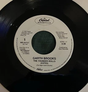 GARTH BROOKS - The Thunder Rolls / Victim Of The Game - VG++ 1990 Vinyl 45 7" - Picture 1 of 1