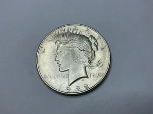 1922 Peace Silver Dollar (Philadelphia Mint) F-06 - Picture 1 of 2