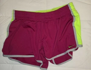 Damenshorts elastischer Bund Kordelzug zum Binden Nike weinrot Dri-Fit Größe Medium - Bild 1 von 4
