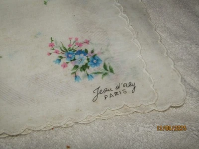 Винтажный хлопковый носовой платок с цветочным узором Jeou D'orey Paris 12 x 12 дюймов новый из старых запасов 1940-е 50-е - Изображение 1 из 4