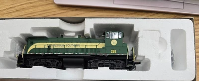 Atlas HO #2691 MP15DC LOCOMOTIVE BIRMINGHAM SOUTHERN #261 DC ONLY NO SOUND - Image 1 of 4