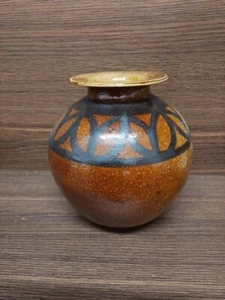 Pentyrch Art Pottery Pot - Picture 1 of 3