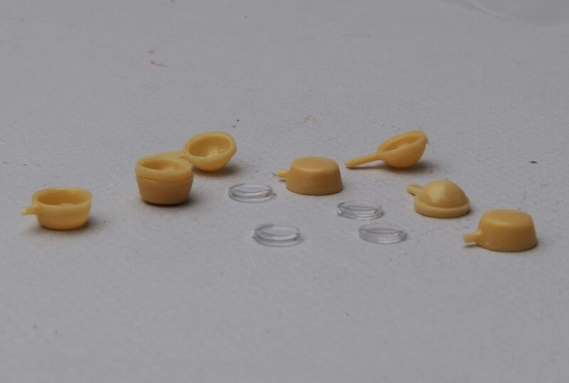 Accessori 1/24 FARI AGGIUNTIVI PIATTI (2 COPPIE)   Renaissance 24LP2 - Immagine 1 di 1