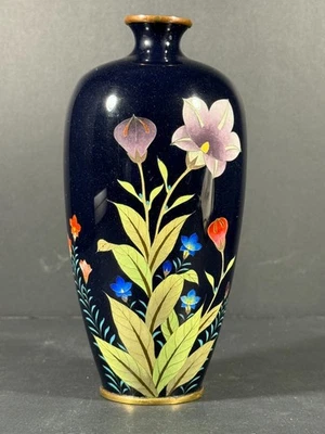 JAPANESE MEIJI CLOISONNÉ VASE 6.5” FINE ENAMEL FLORAL DESIGN ON DEEP NAVY GROUND - Image 1 of 4