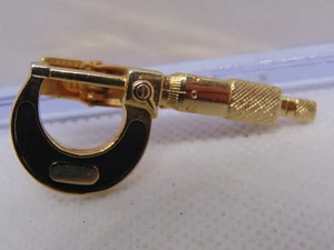 Mitutoyo Krawattenklammer Mikrometer Werbung Herren Schmuck Krawattennadel goldfarben Vintage - Bild 1 von 4