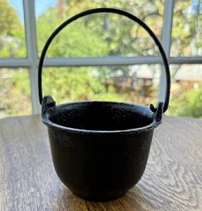 Antique Advance Mfg Co Erie PA Cast Iron Cauldron 5” Mini Kettle w/ Handle - Picture 1 of 4