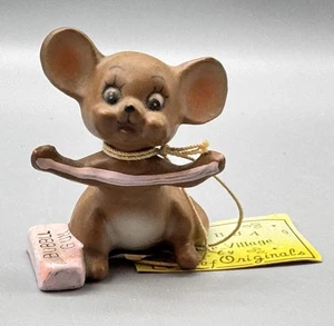 Estatuilla de colección Josef Originals Mouse Village Bubba - Imagen 1 de 4