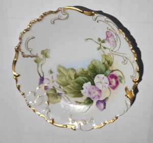 T&V Limoges Frankreich handbemalt 8 1/2" verzierter Teller gewellter Rand vergoldete Borte - Bild 1 von 7