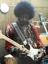 JIMI HENDRIX - LEGENDARY CHART TOPPING MUSICIAN - EXCELLENT UNSIGNED PHOTOGRAPH