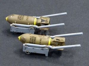 Carro de mano Plus modelo 1/48 EE. UU. Mk.I con bomba AN-M57 250 lb GP Segunda Guerra Mundial (2 piezas) AL4113 - Imagen 1 de 1
