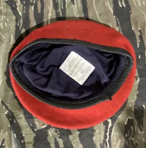 Boina Militar Alemana Roja Fechada 95 Talla 61 (7 5/8) - Imagen 1 de 4