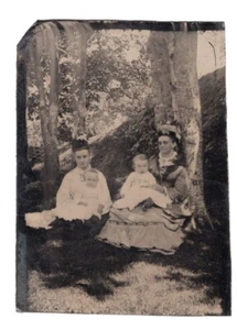 RARO esterno VG+ anni 1880 1890 due donne bambini parco ombreggiante alberi erba 1/6 tinta unita - Foto 1 di 6