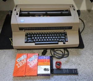 Vintage IBM Correcting Selectric III (3) Typewriter Beige - FOR PARTS ONLY - Picture 1 of 11