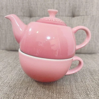 Juego de tetera y taza de té Le Creuset Tea For One Cerise juego de té de gres rosa Foto 1 de 3